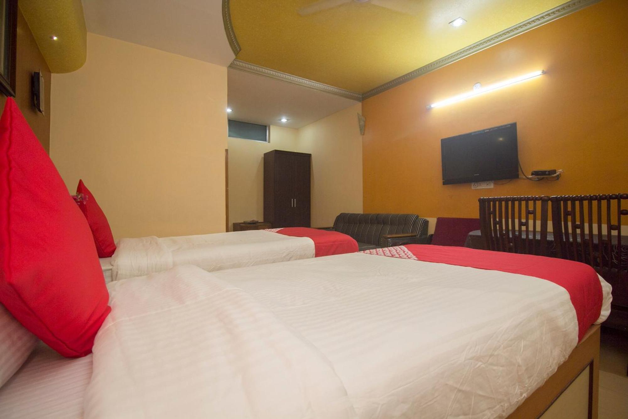 Hotel O Golden Moments Siliguri Exterior foto